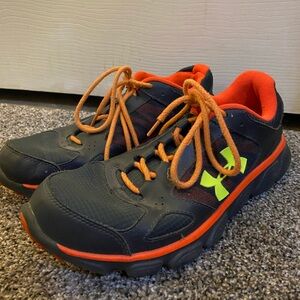 Men’s Size 8.5 Under Armour Sneakers